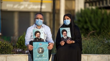 莱希的支持者们在德黑兰七月广场集会