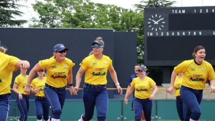 群馬・太田市で、キャンプ中のソフトボール女子豪代表が初練習