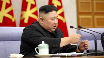 北朝鮮総書記が、党総会閉会後に幹部らと公演観覧