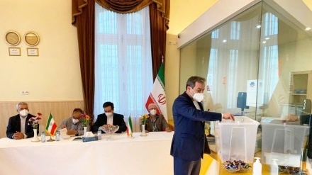 Aragçi: Halkyň giňden huzurly bolmagy, sanksiýalary ýatyrmagyň kyn ýolunda gepleşik geçiriji topary güýçlendirer