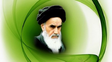 مقام روس: امام خمینی (ره) ایران را در مسیر الهی رهبری کردند