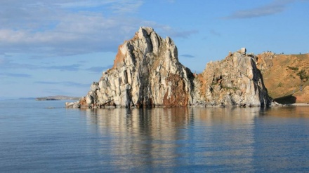 俄企向中国出口大批量贝加尔湖瓶装水