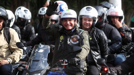 Brasile: migliaia di motociclisti senza mascherina al raduno organizzato da Bolsonaro