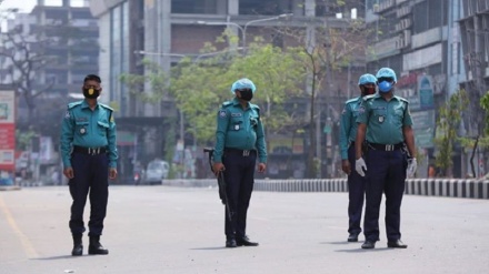 লকডাউনে বিচ্ছিন্ন ঢাকা: দুর্ভোগে সাধারণ মানুষ, তবুও এড়ানো যাচ্ছে না করোনা সংক্রমণ ঝুঁকি