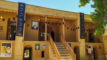 Inilah Rumah Orang Tua Imam Khomeini ra di Khomein (2)