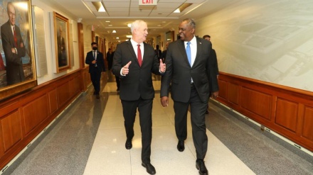 גנץ לשר ההגנה האמריקני: אפעל לחיזוק הרשות הפלסטינית