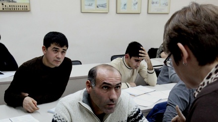 اجباری شدن موفقیت در ازمون زبان روسی برای کارگران مهاجر خارجی