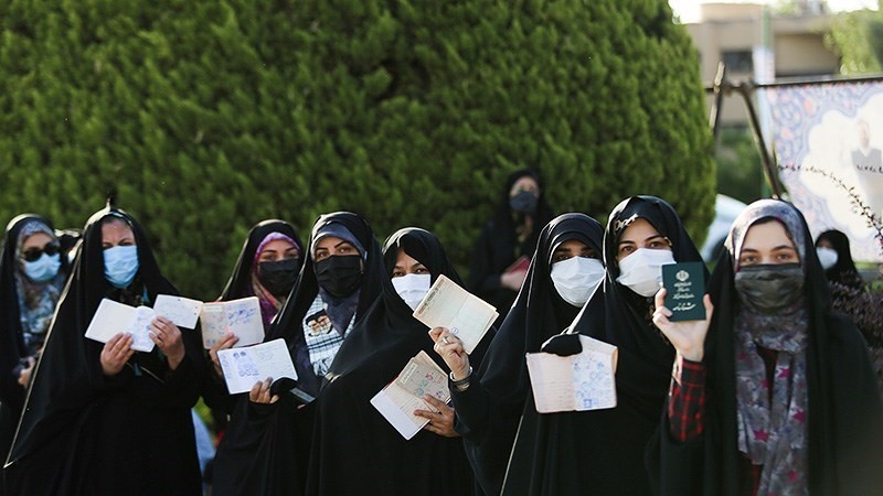 Pemungutan suara pilpres Iran di Isfahan, Jumat (18/6/2021).