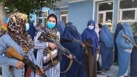 তালেবানের অগ্রাভিযান ঠেকাতে অস্ত্র হাতে নিলেন আফগান নারীরা