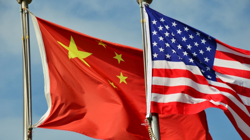中国とアメリカの国旗