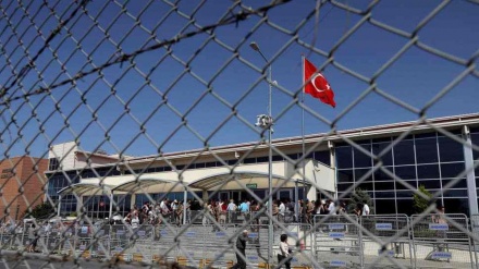 トルコで数十万人が収監　　　