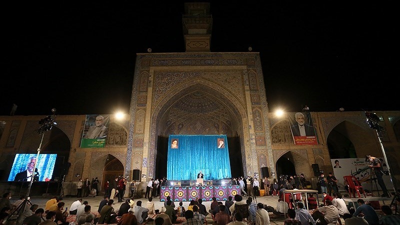Pendukung Capres Jalili berkumpul di Masjid Sayid Isfahan, Selasa (15/6/2021).