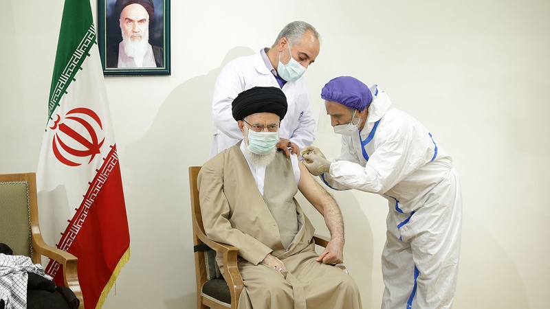Lideri suprem i Revolucionit Islamik merr dozën e parë të vaksinës Cov Iran Barakat