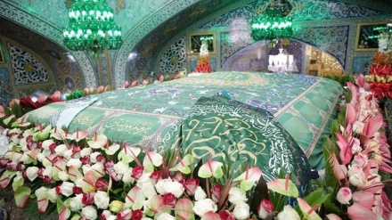 イラン北東部霊廟内の一部模様替えが実施