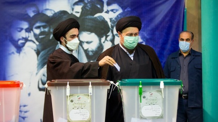 Figurat politike votojnë për zgjedhjet presidenciale 2021 në Iran