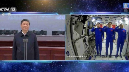 习近平与神舟十二号三名航天员天地通话