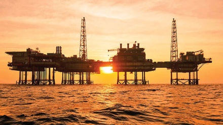 イラン、「本来の石油生産規模への急速な復帰の準備が整う」