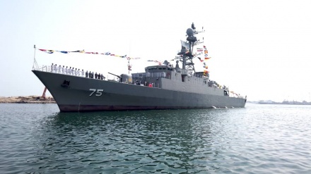 駆逐艦「デナー」がイラン海軍に就役