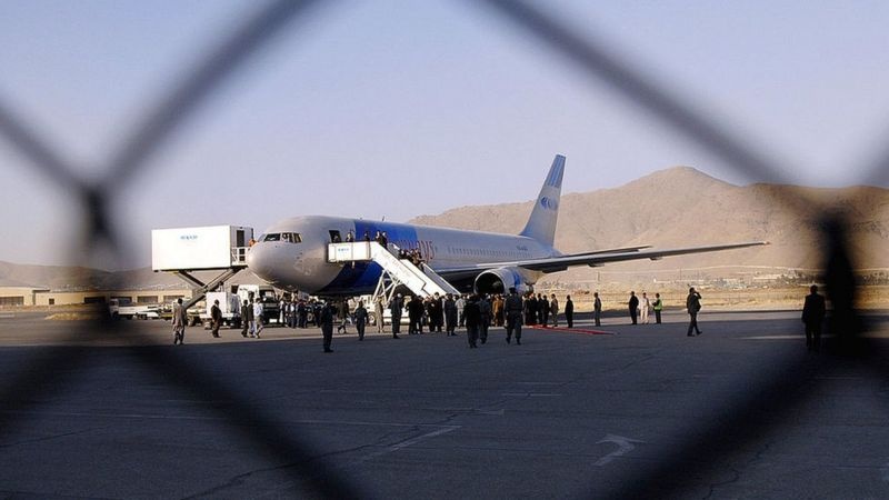 ادامه واگذاری امنیت میدان هوایی کابل از نظامیان خارجی به دولت افغانستان