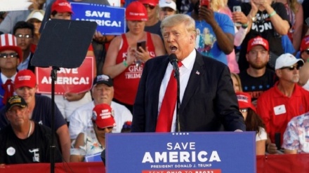 トランプ氏、退任後初の大規模集会 　中間選挙を視野に