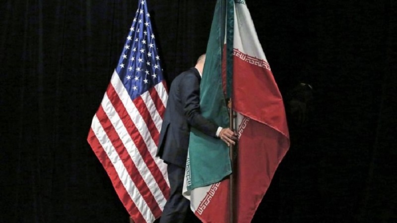 イランとアメリカ国旗