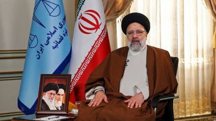 क्या वाक़ई बाइडन ईरान को रोक पाएंगे? उपराष्ट्रपति कमला हैरिस का नाम अचानक सुर्खियों में क्यों आया? ईरान समर्थित फ़ोर्सेज़ के अमरीका पर जवाबी हमले का क्या होगा असर?