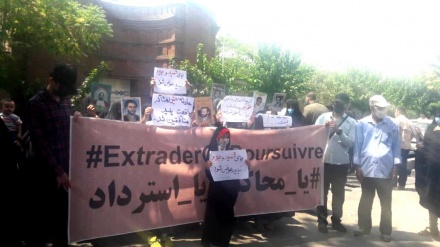 28 Haziran şehitlerinin aileleri, Fransa Büyükelçiliği önünde toplandılar