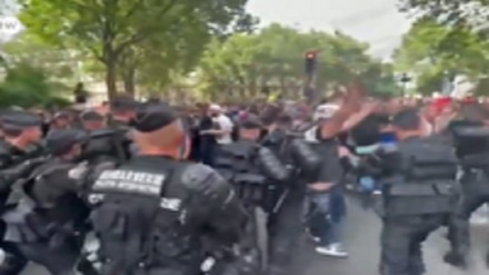Париж полицияси коронавирус қонунларига қарши намойишчилари билан тўқнашди (видео)
