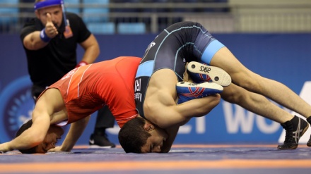 伊朗摔跤手穆罕默德·阿里·格拉埃伊击败古巴对手