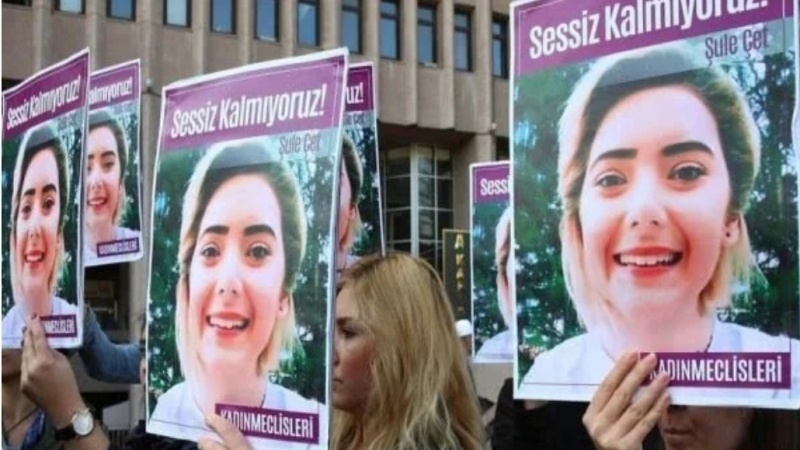 İstanbul ve İzmir'de kadınlar 'İstanbul Sözleşmesi'nden Çekilmeyi protesto ettiler 