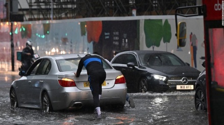 ロンドンで豪雨、市内交通は麻痺