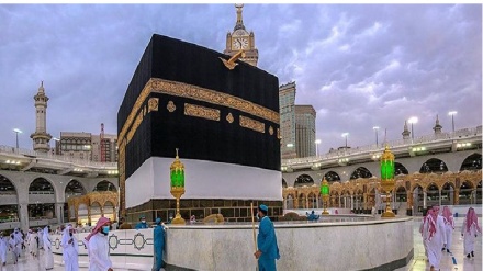  La Mecca, oggi al via all'Hajj: vietato ai non residenti per il secondo anno