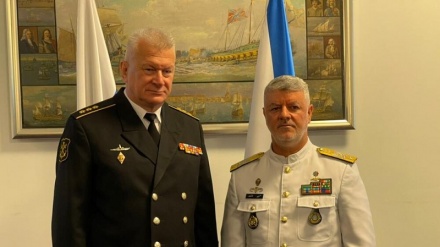  تاکید بر گسترش همکاری‌ ها در دیدار فرماندهان نیروی دریایی ایران و روسیه 