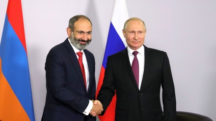 Putin sente al telefono il primo ministro armeno Pashinyan