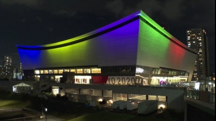 東京スカイツリーが五輪にちなんで5色にライトアップ