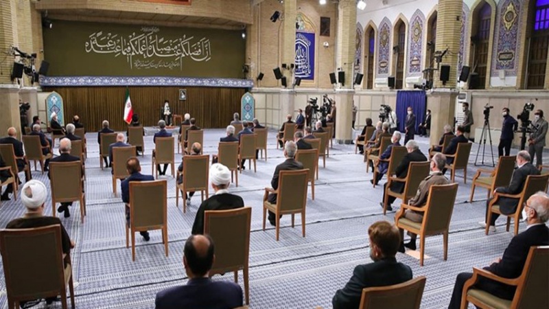 Rahbar bertemu Presiden dan jajaran kabinet ke-12 Iran
