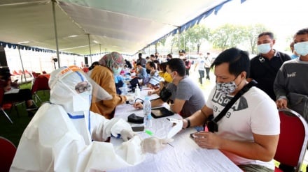 Indonesia: oltre 70 mila i morti da inizio pandemia + FOTO