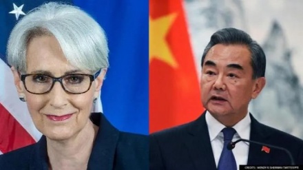  امریکا دې له کبر او تعصبه لاس په سر شي