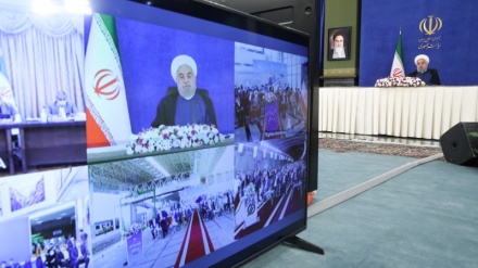 イラン大統領「一日での数百キロに及ぶ鉄道の開通は誇らしい」
