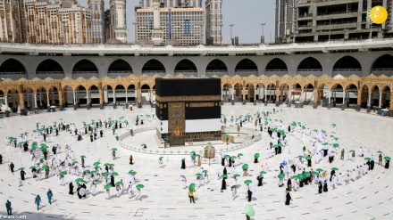 (FOTO DEL GIORNO) La Mecca, pellegrinaggio riservato solo ai residenti vaccinati