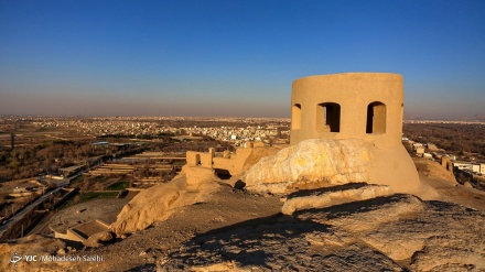 Faltorja Zoroastrizmit në maje të bjeshkës, Esfahan