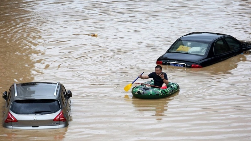 Përmbytjet katastrofike në Kinë/ Evakuohen 200 mijë banorë