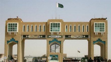 Pakistan reopens Afghan border crossing seized by Taliban militants