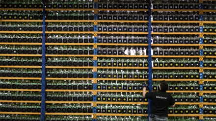 Polisi Malaysia Sita dan Hancurkan 1.069 Rig Penambangan Bitcoin