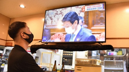 日本の新型コロナ　８人死亡・過去最多９５７６人感染確認