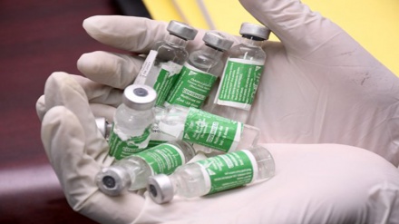 Wataalamu wathibitisha raia zaidi ya 800 wa Uganda 'wamedungwa' maji wakiambiwa ni chanjo ya Covid-19