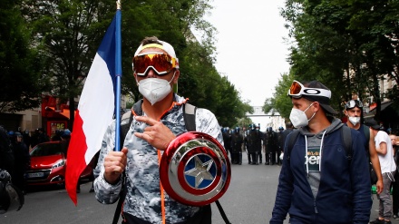 Policia franceze përplaset me kundërshtarët e planit të Macron kundër virusit Korona