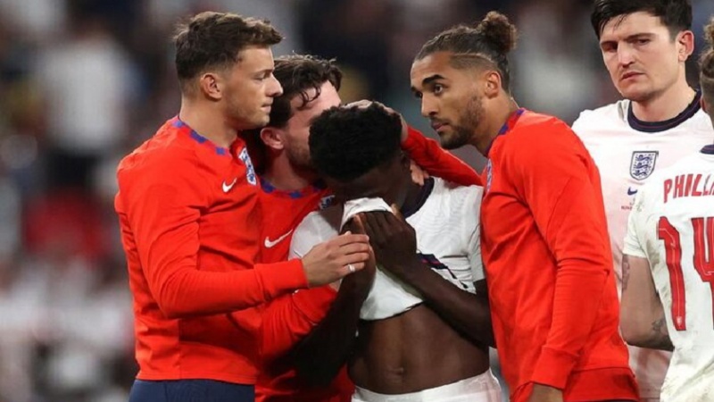 英格兰队在2020欧洲杯决赛输球后，英国首相谴责针对英格兰队球员的种族行为侮辱
