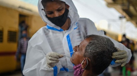 インドで、4万5000人以上が新たにコロナ感染