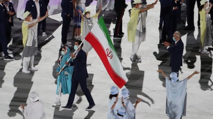 Penampilan Kontingen Iran di Acara Pembukaan Olimpiade Tokyo